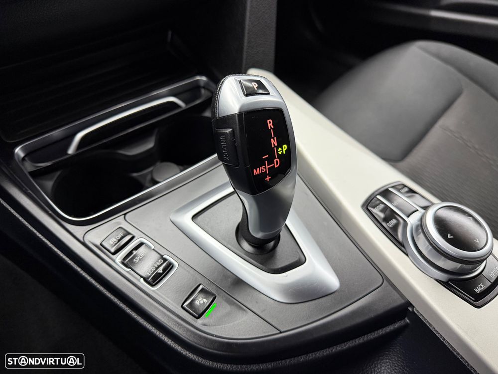 BMW 320 d Aut. Sport Line - 24