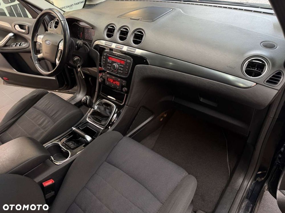 Ford S-Max - 36