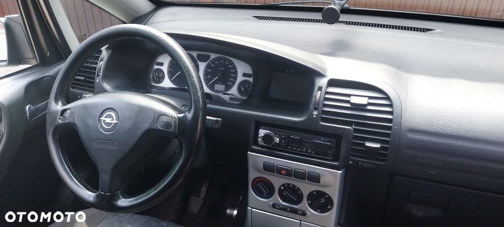 Opel Zafira - 8
