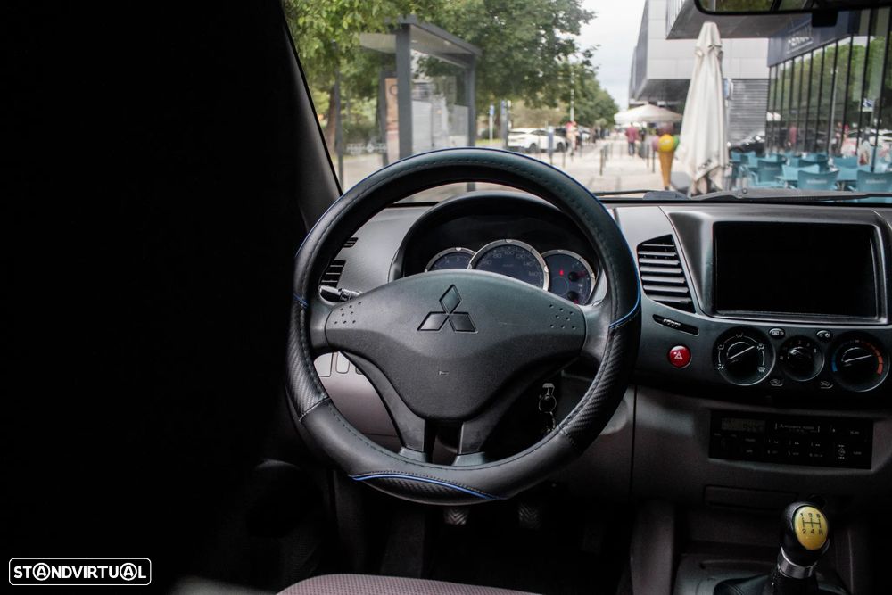 Mitsubishi L200 2.5 DI-D CD Intense 4WD - 30