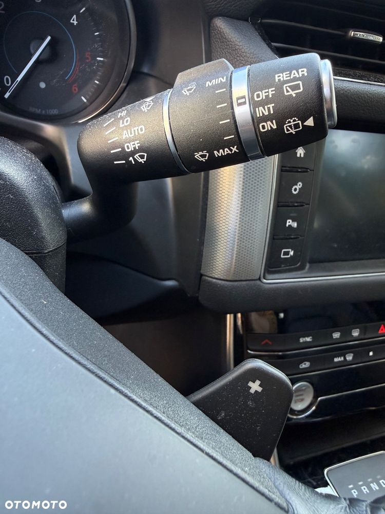 Jaguar XF 2.0 i4D AWD Portfolio - 11