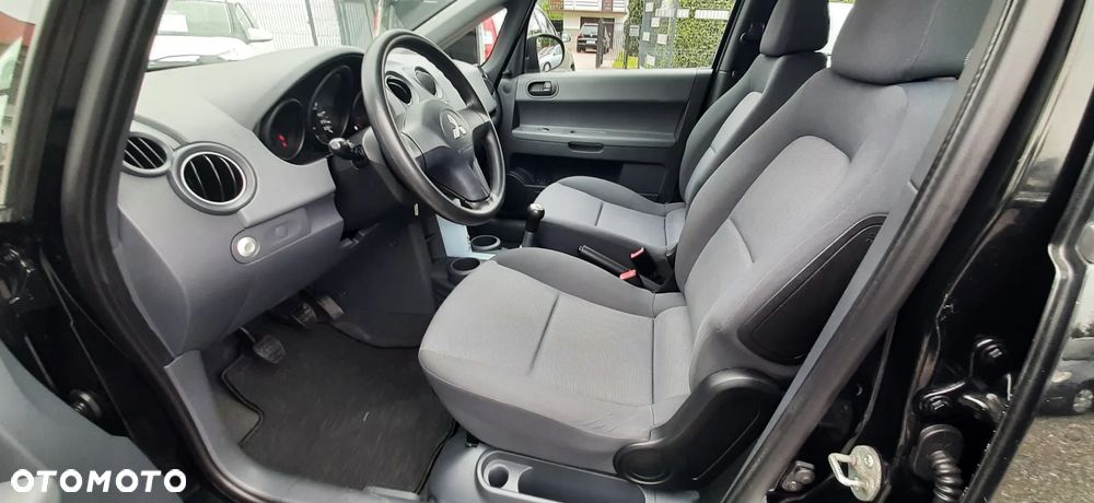 Mitsubishi Colt - 31