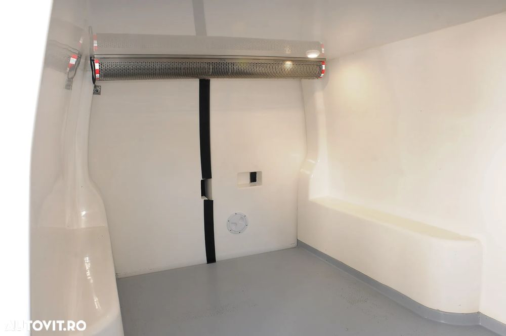 Volkswagen Transporter - 7