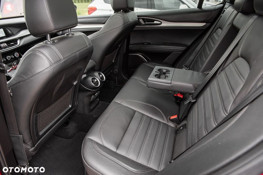 Alfa Romeo Stelvio - 18