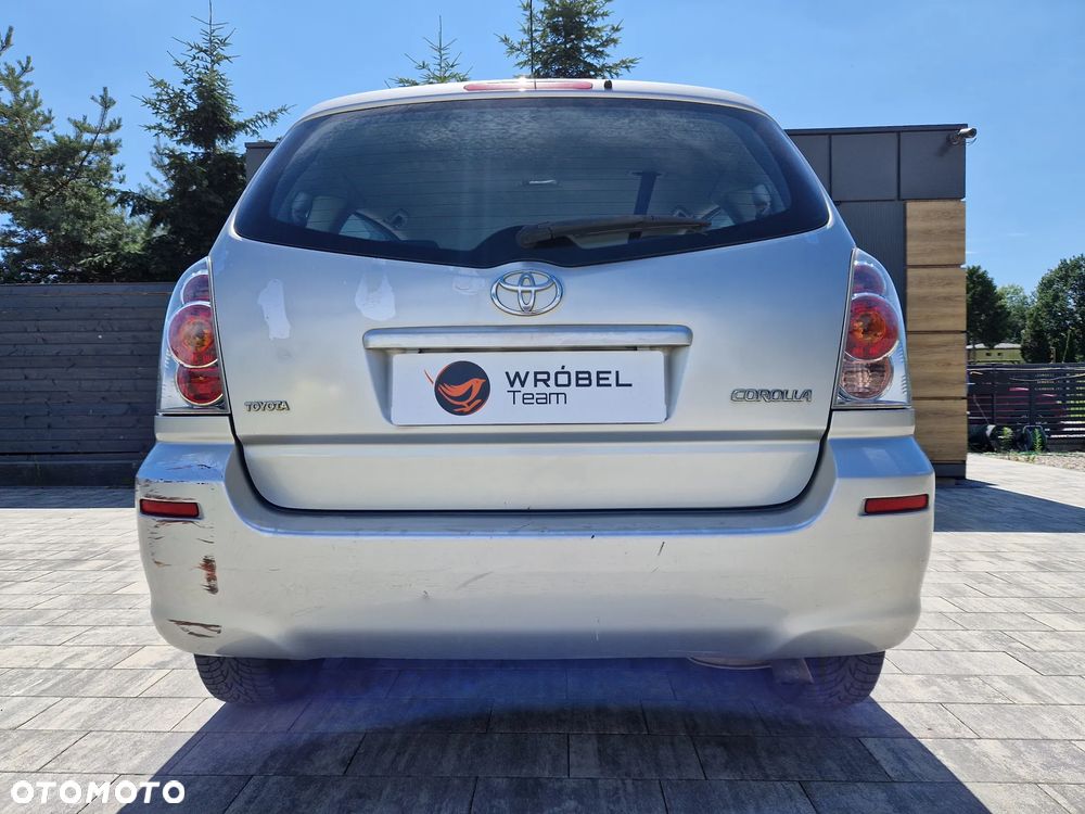Toyota Corolla Verso - 8