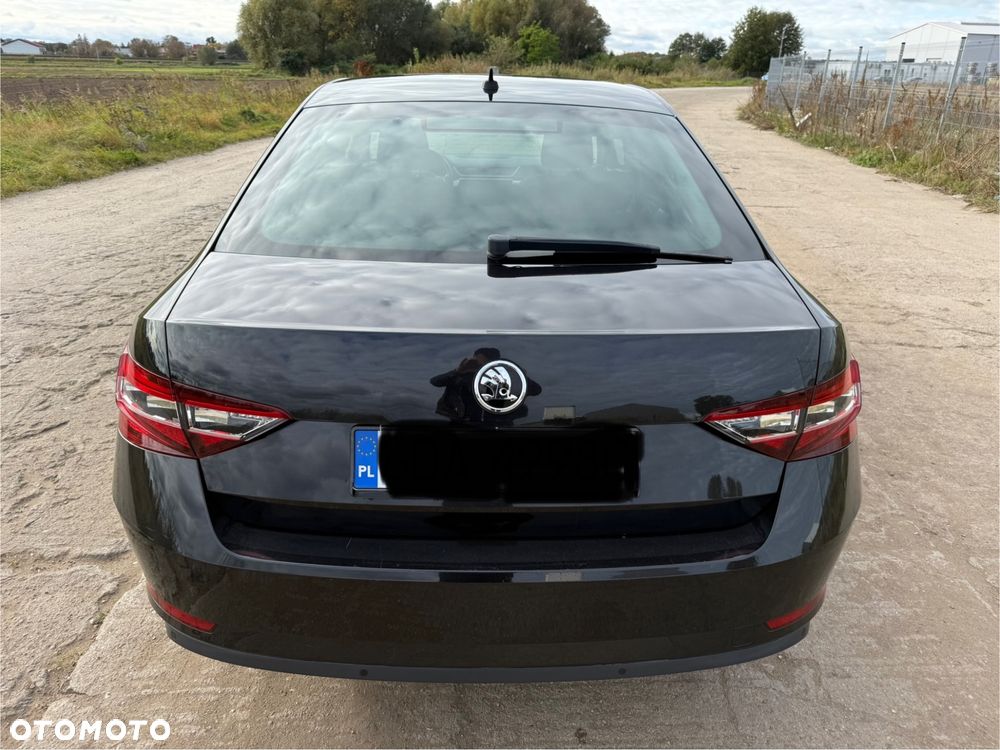 Skoda Superb 2.0 TDI Ambition DSG - 7