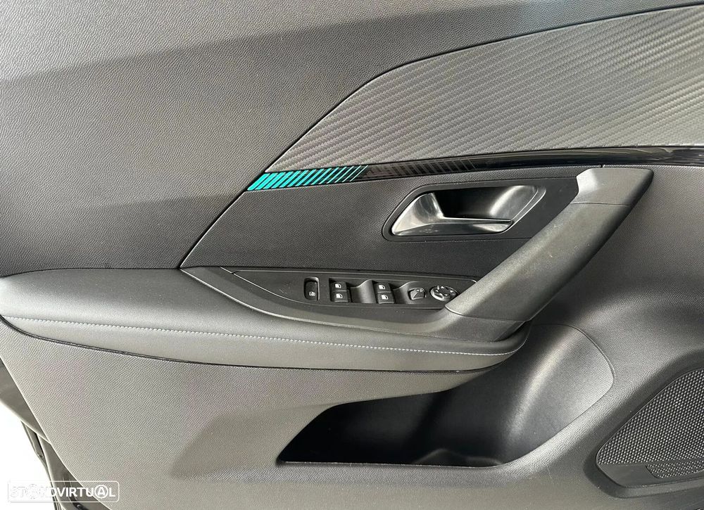 Peugeot 2008 1.2 PureTech Allure - 3