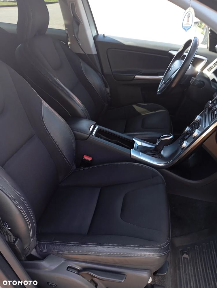Volvo XC 60 D4 Drive-E Momentum - 4