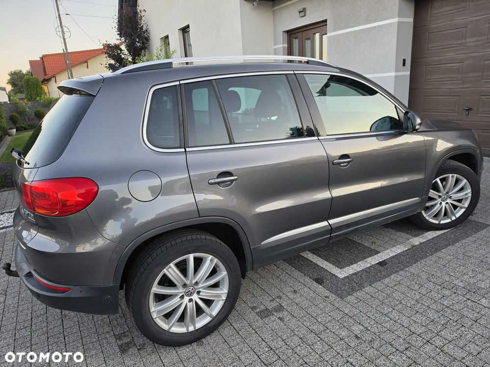Volkswagen Tiguan 2.0 TDI DPF 4Motion BlueMotion Technology DSG Lounge Sport & Style - 9