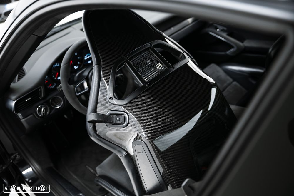 Porsche 911 (991) Carrera 4 GTS - 12