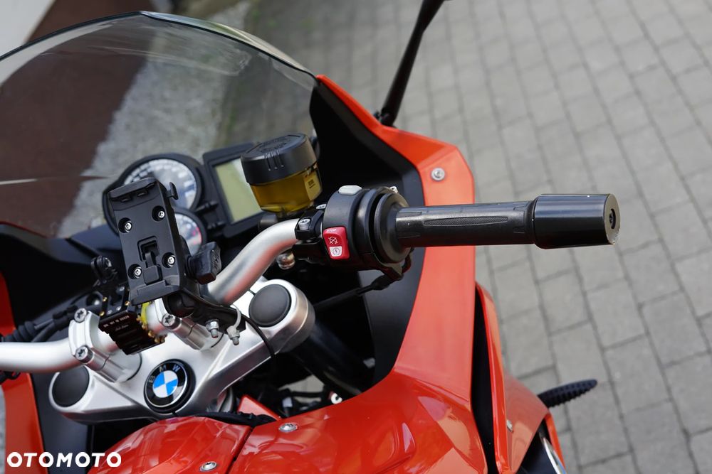 BMW F - 16