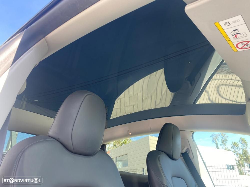 Tesla Model Y Standard RWD - 11