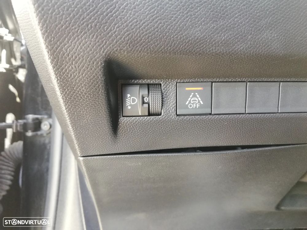 Peugeot e-208 Allure Pack - 23