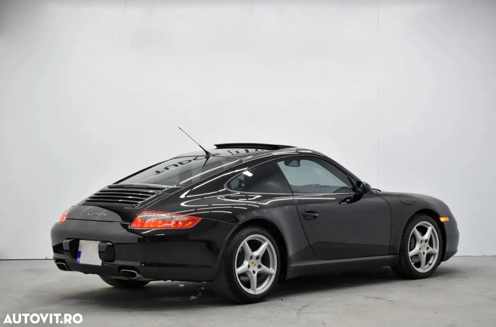 Porsche 911 Carrera 4 Coupe - 2