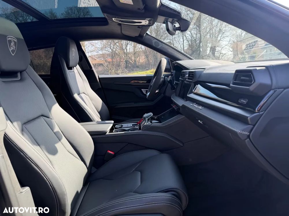 Lamborghini URUS - 12