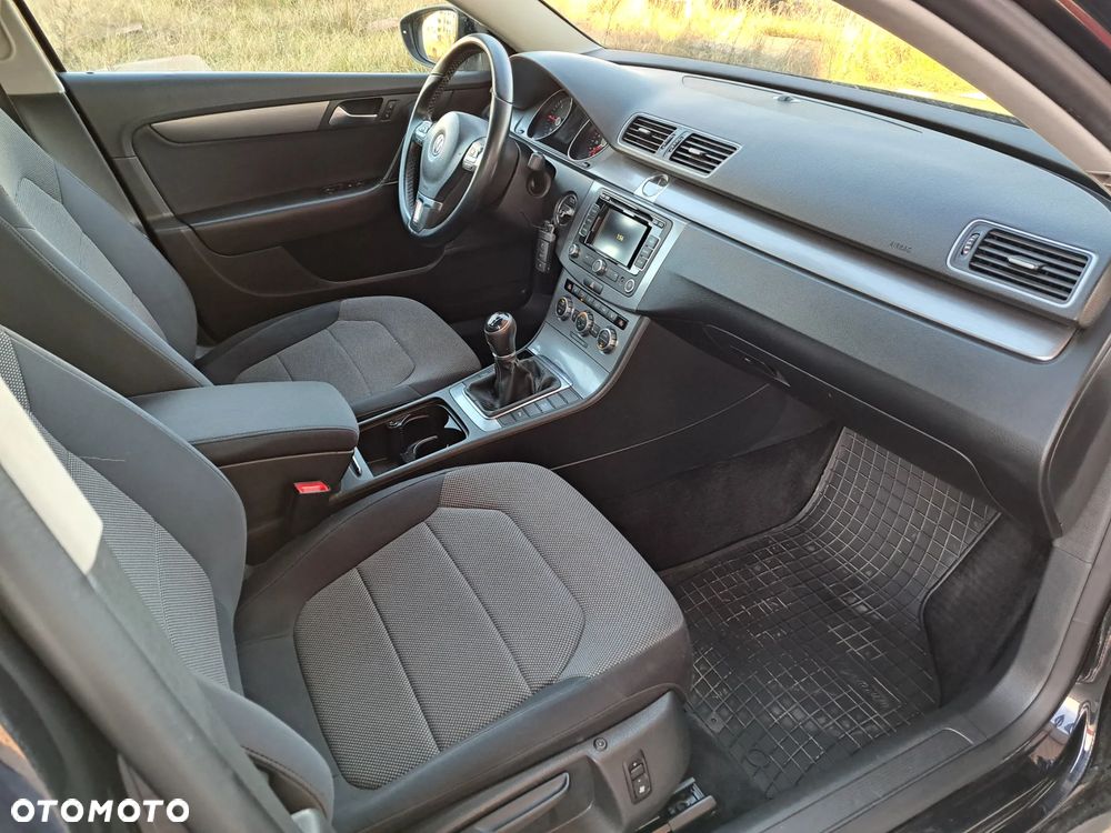 Volkswagen Passat - 19