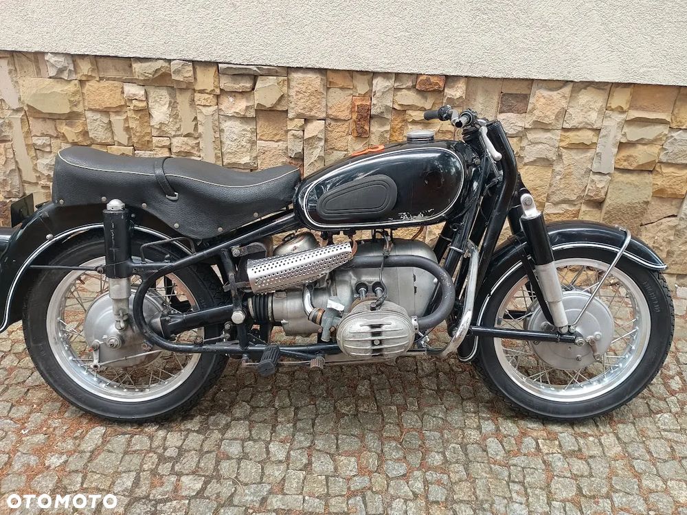 BMW R - 1