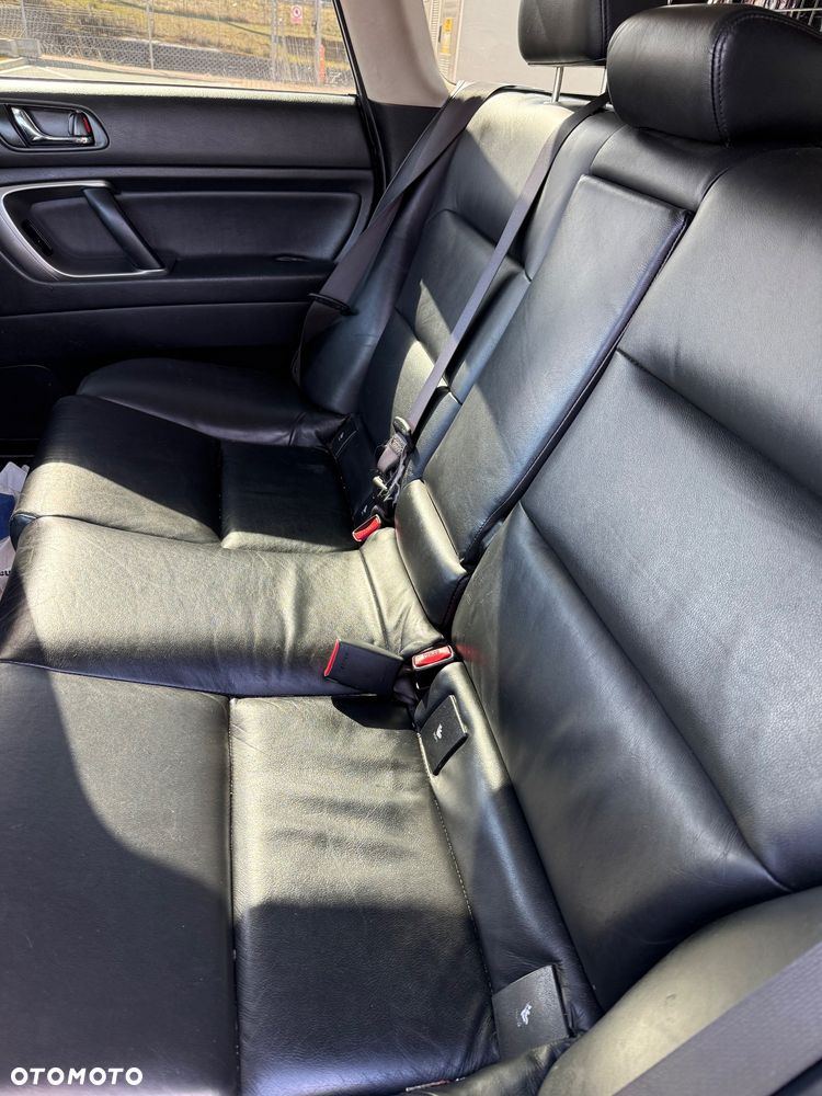 Subaru Outback 2.5 - 15
