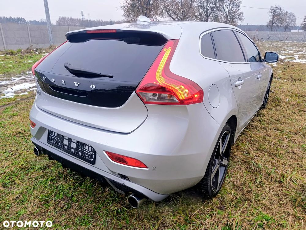 Volvo V40 T3 R Design - 8