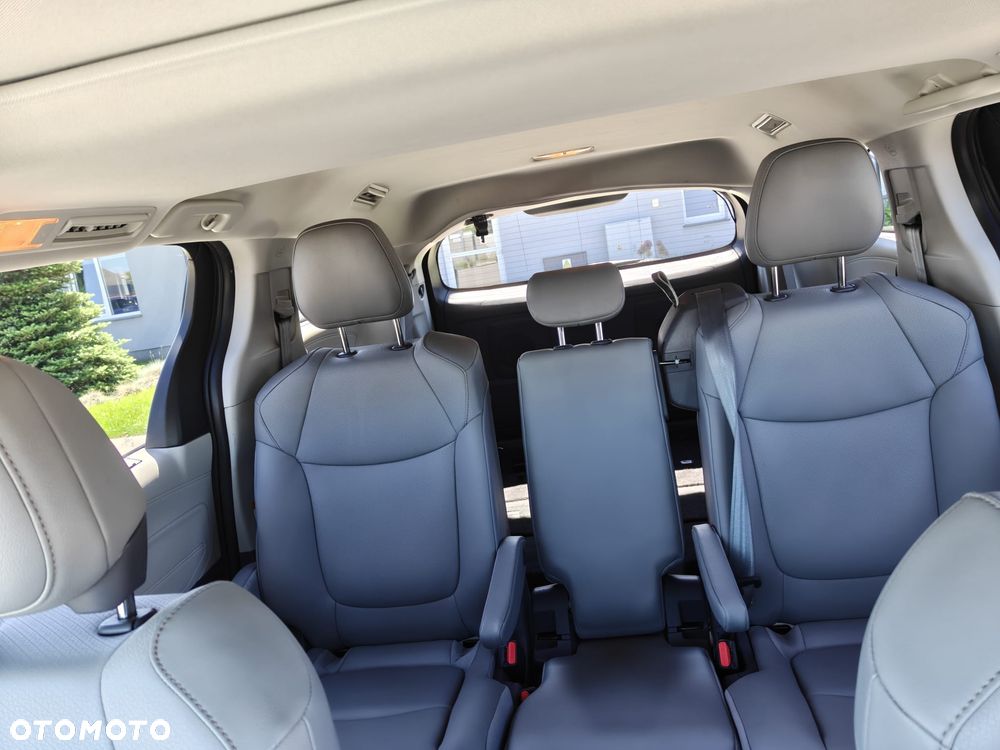 Toyota Sienna - 11