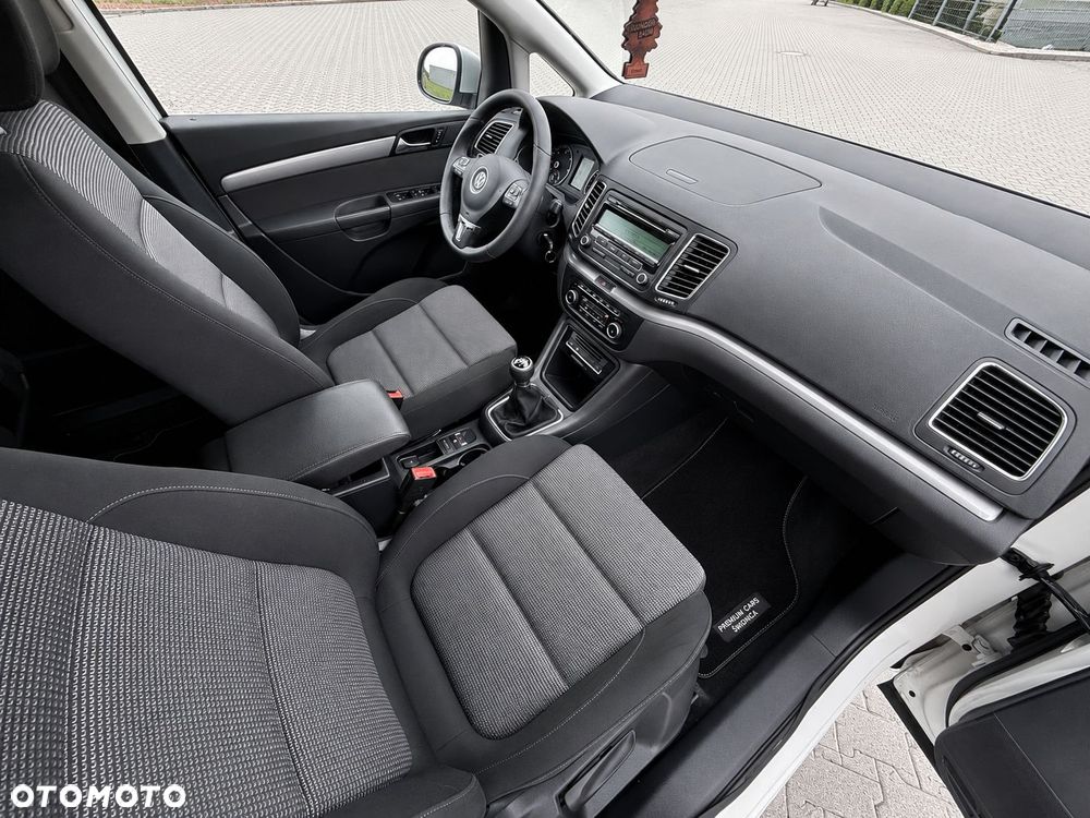 Volkswagen Sharan 2.0 TDI DPF BlueMotion Comfortline - 24