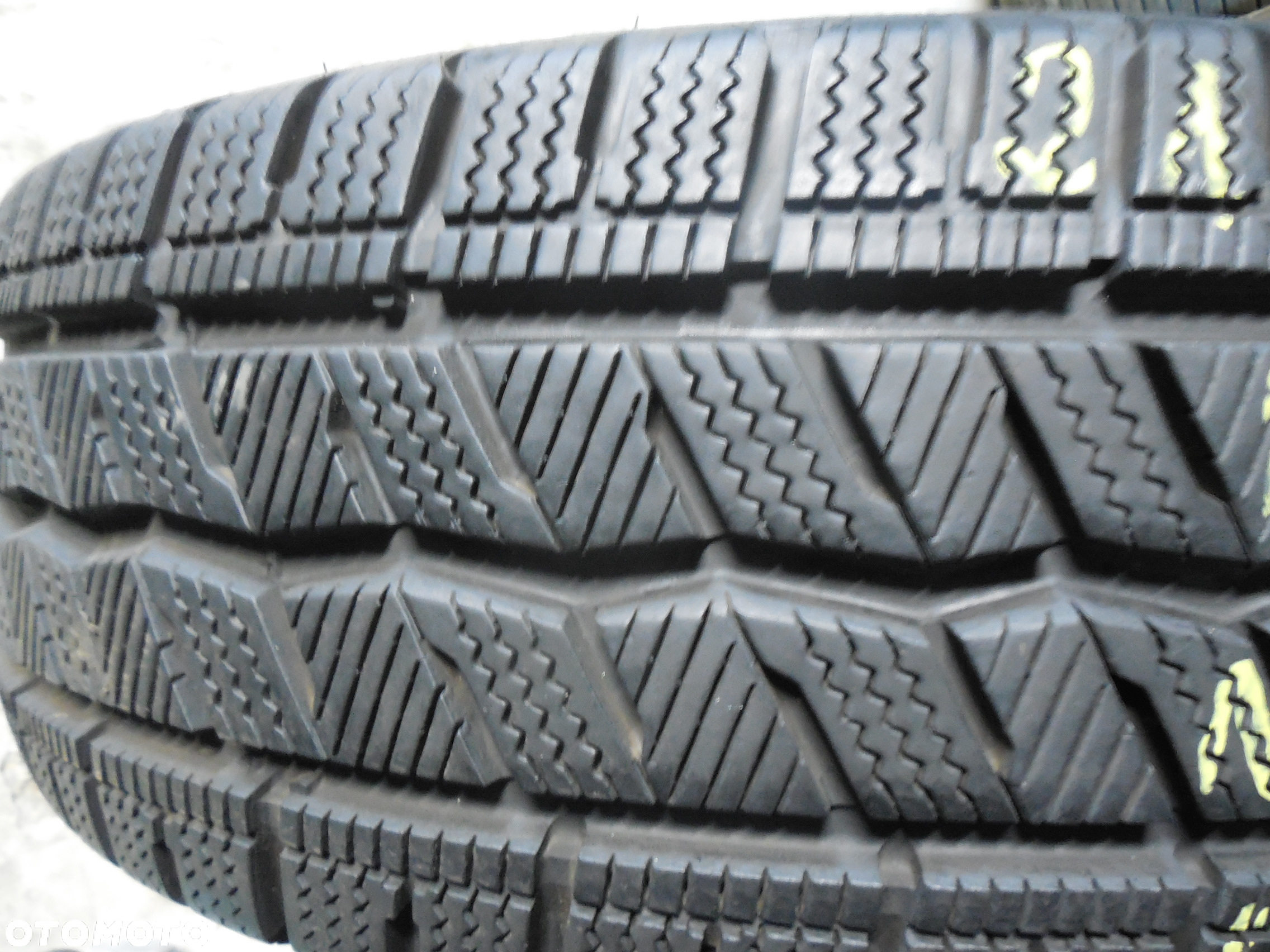 OPONA POJEDYNKA 215/65R16C HANKOOK WINTER I'CEPT LV DOT 2619 9MM - 2