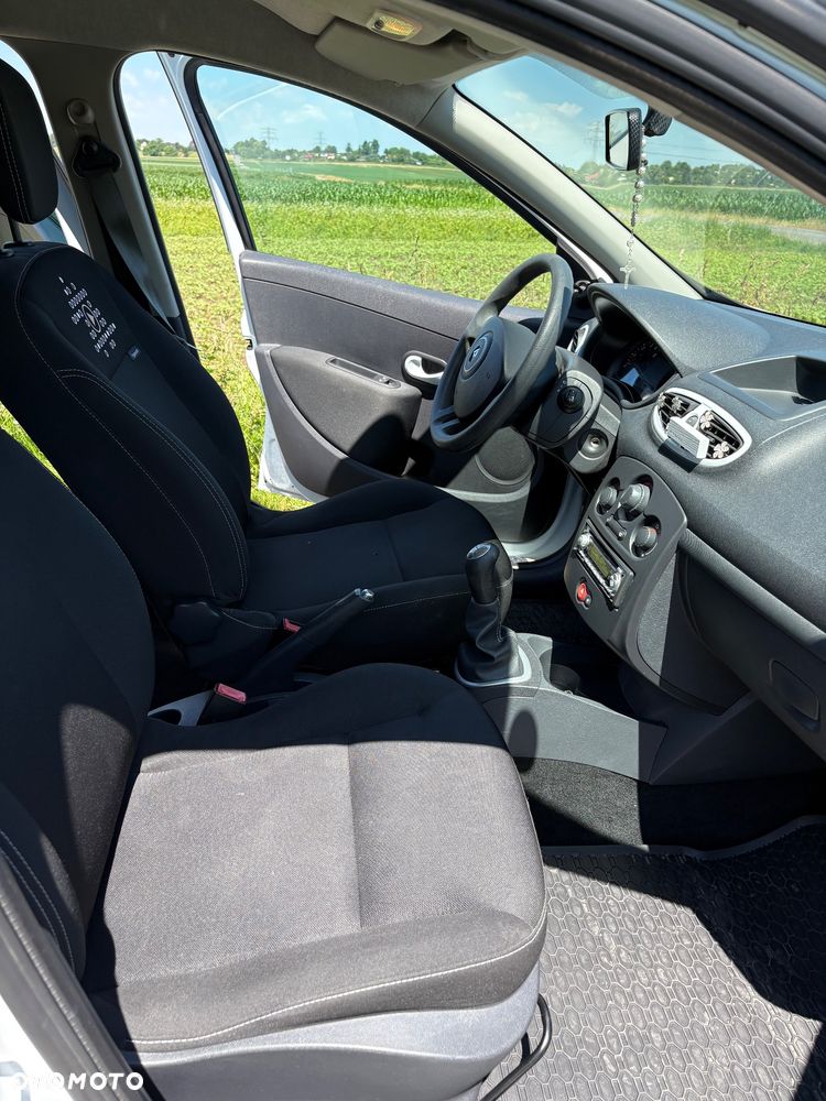 Renault Clio 1.2 16V Campus Authentique - 18