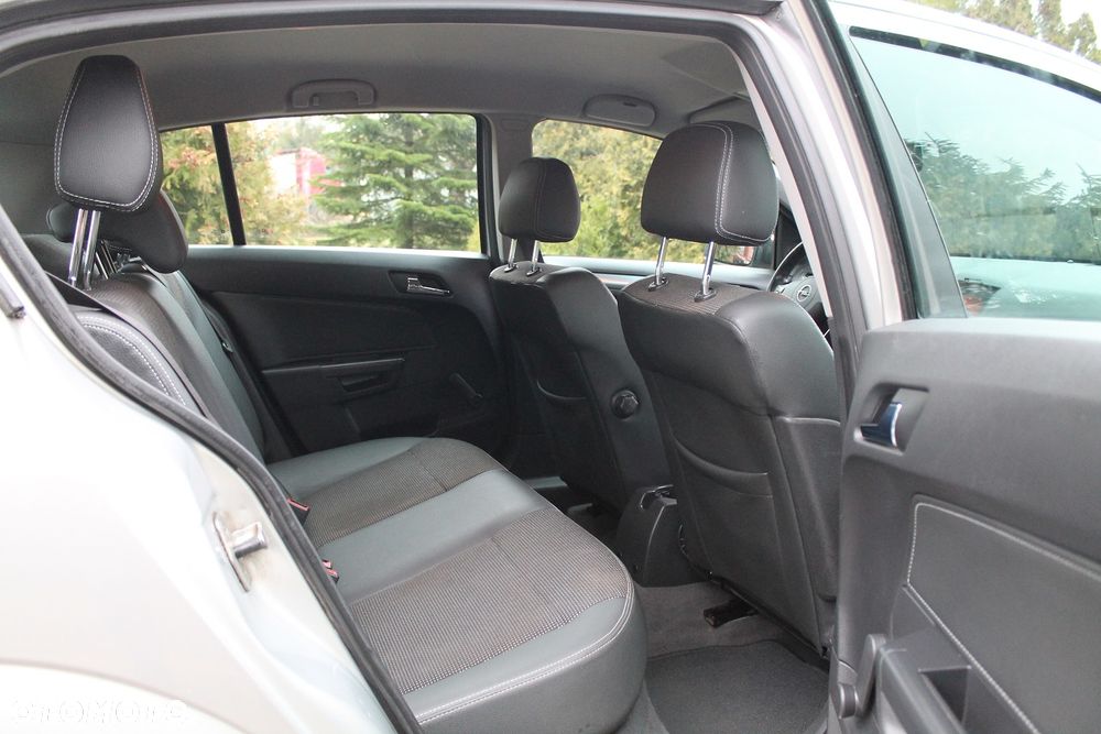 Opel Astra 1.7 CDTI DPF Innovation 110 Jahre - 19