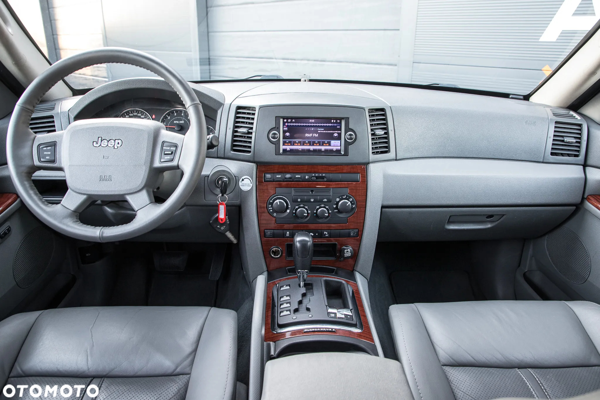 Jeep Grand Cherokee - 27