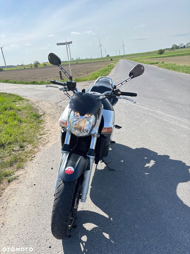 Suzuki GSR - 2