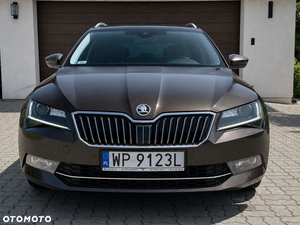 Skoda Superb 2.0 TDI SCR 4x4 L&K DSG - 10