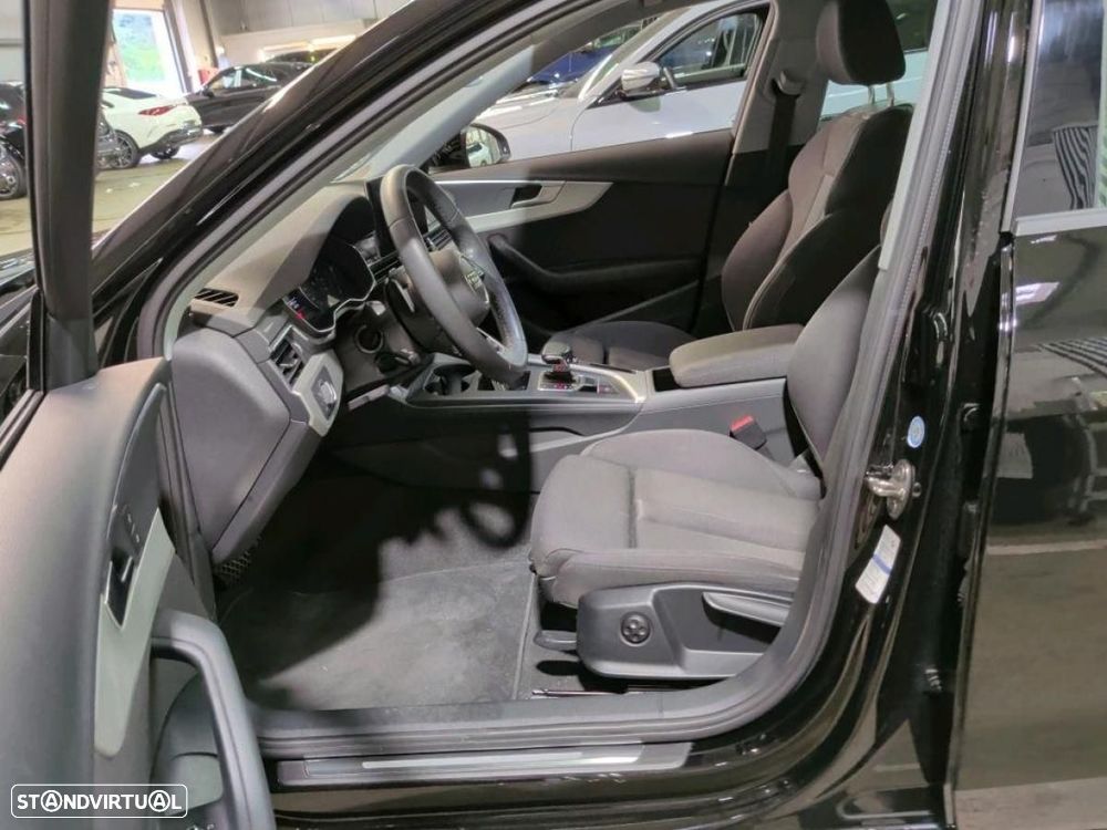 Audi A4 Avant 30 TDI S tronic - 4
