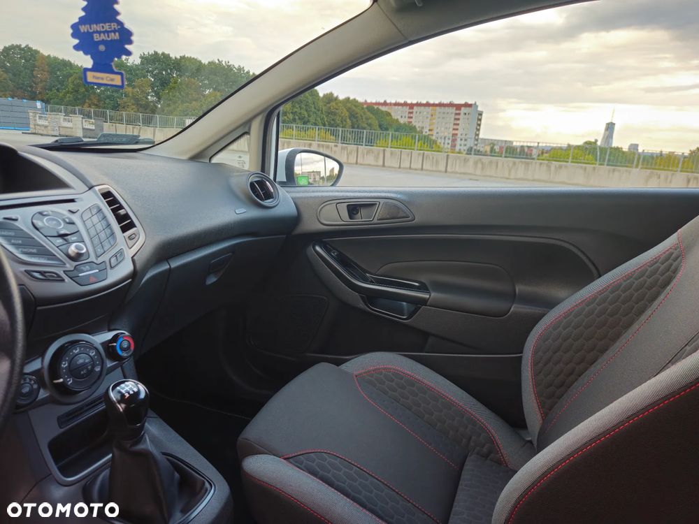 Ford Fiesta 1.5 TDCi SYNC Edition - 10