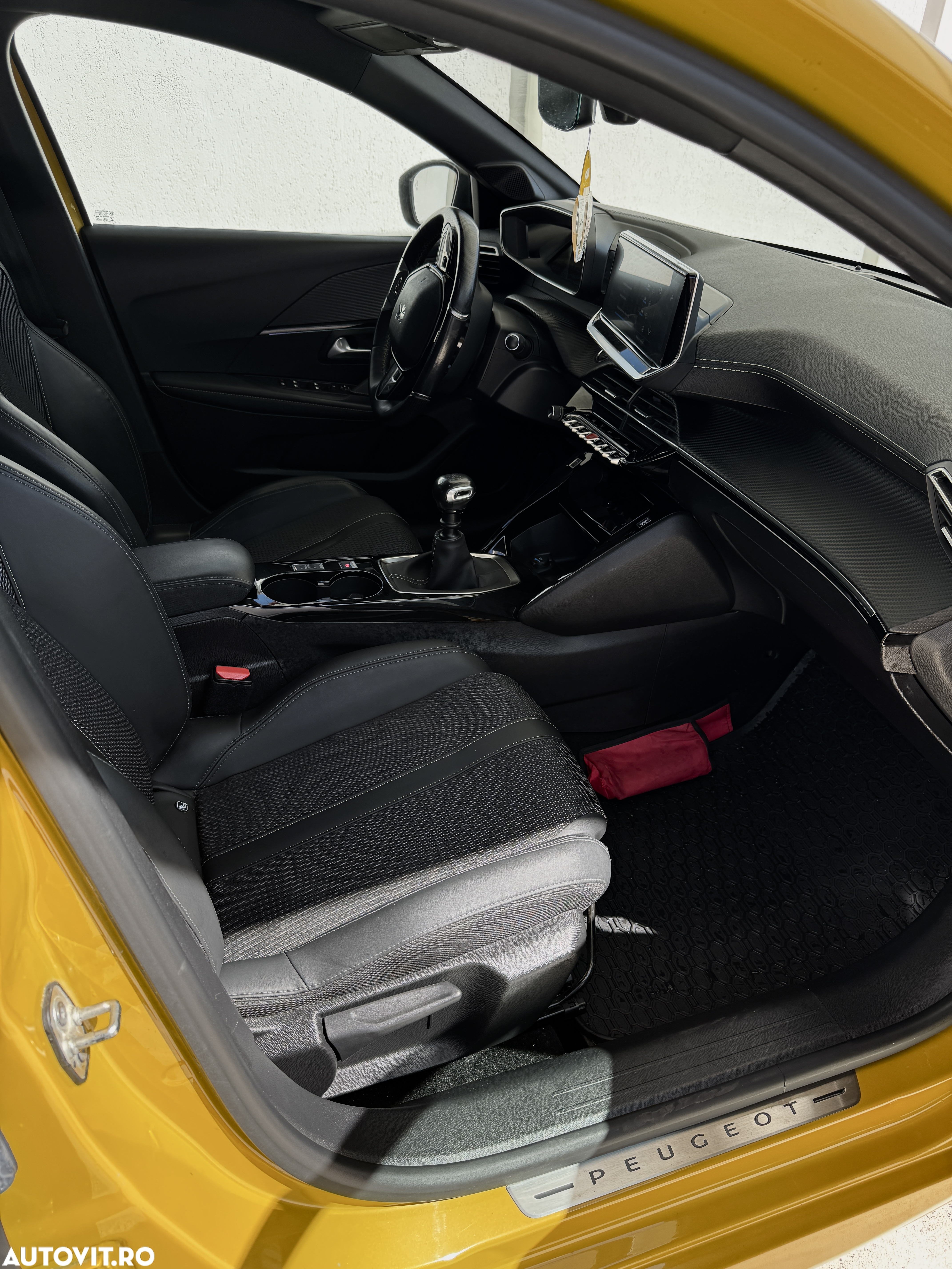 Peugeot 208 PureTech 100 GT Pack - 3
