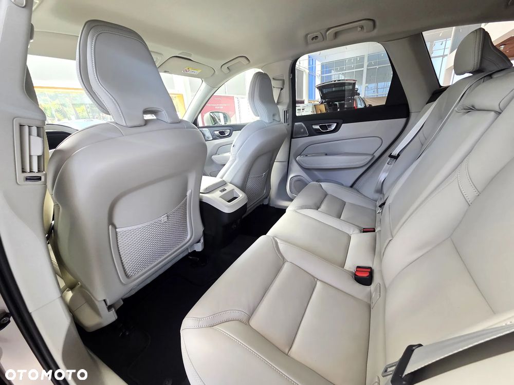 Volvo XC 60 B5 B AWD Plus Bright - 10