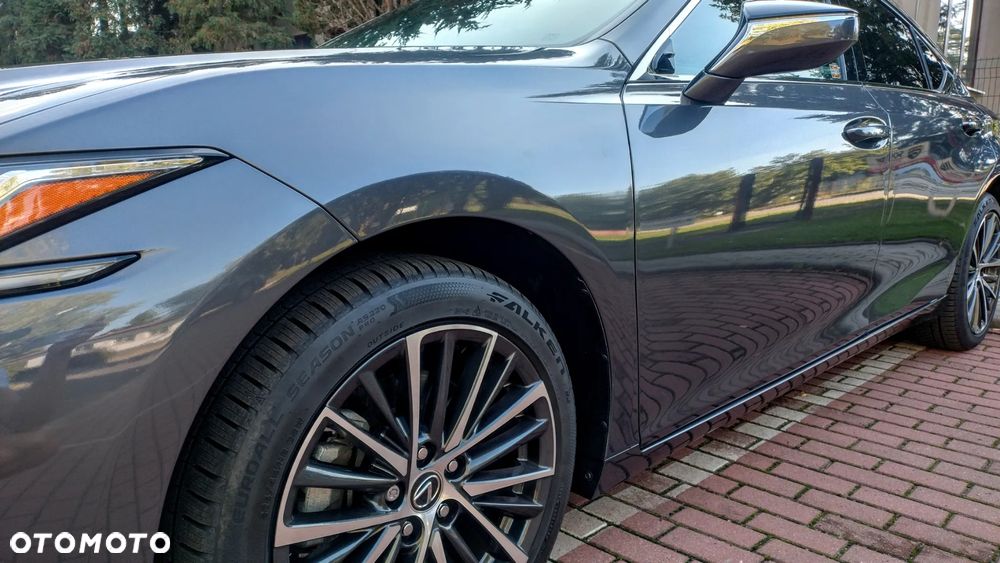 Lexus ES 300h Business Edition - 8