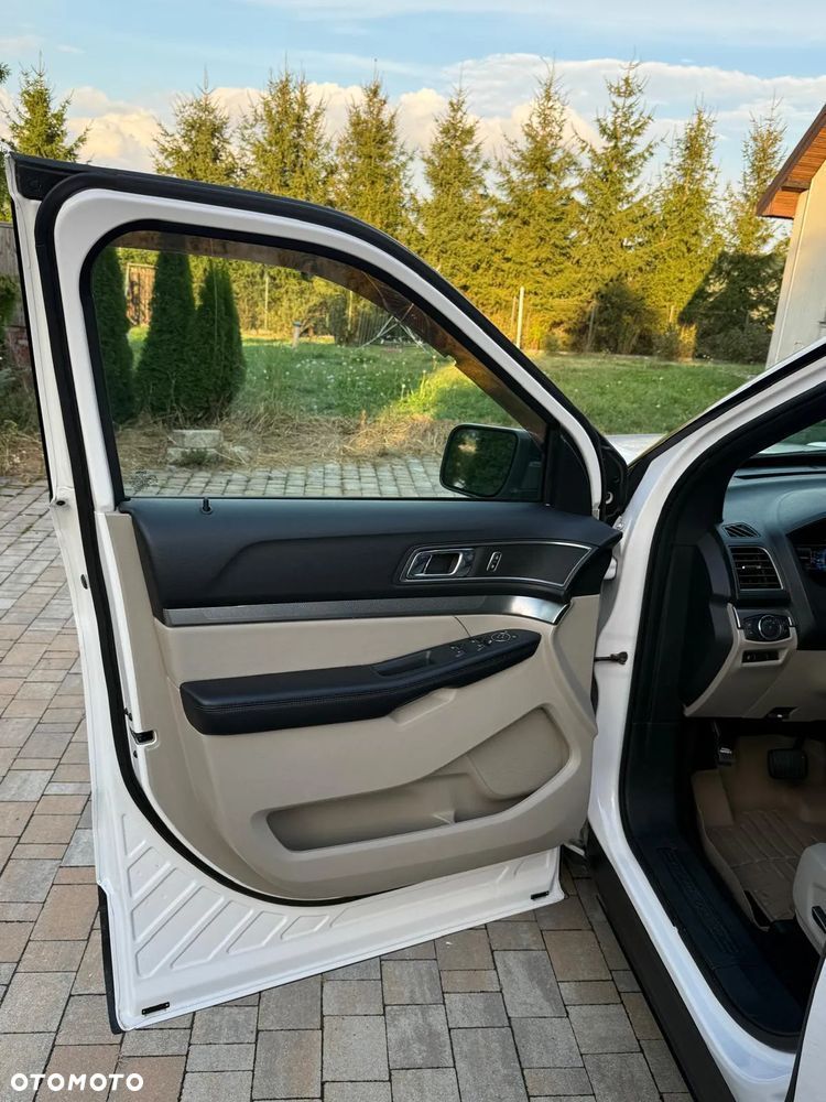 Ford Explorer - 16
