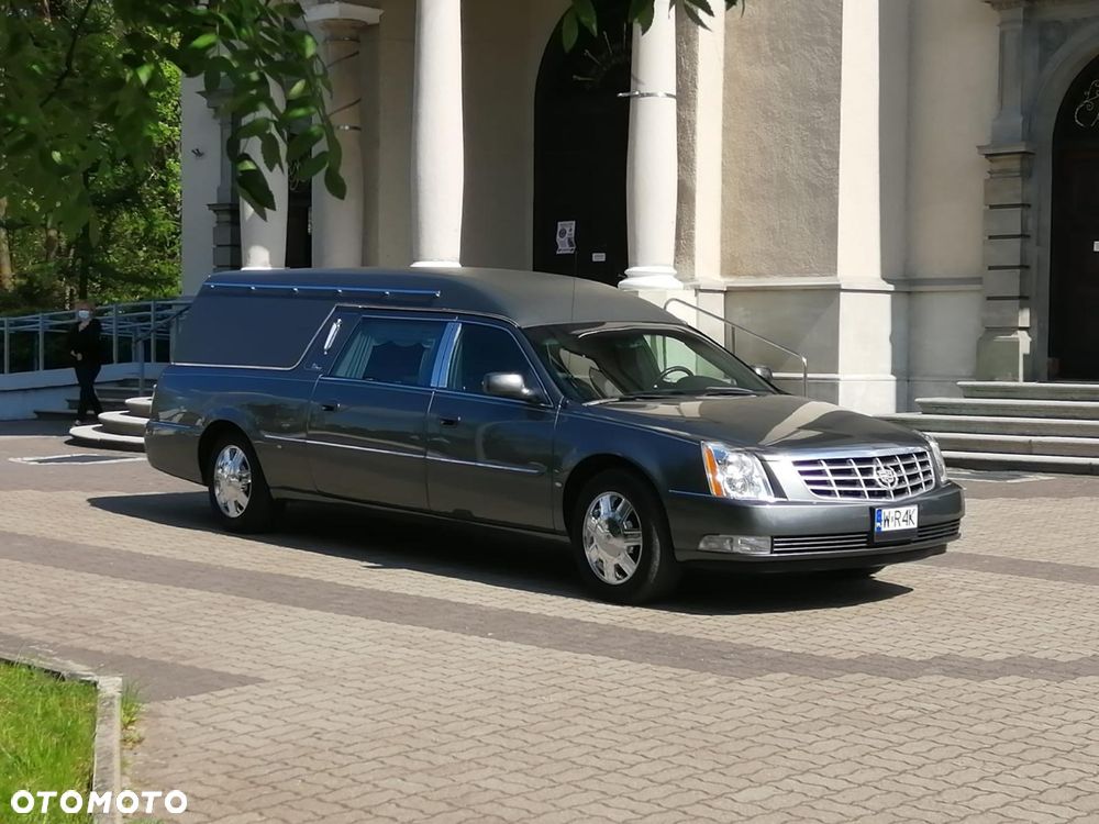 Cadillac DTS - 20