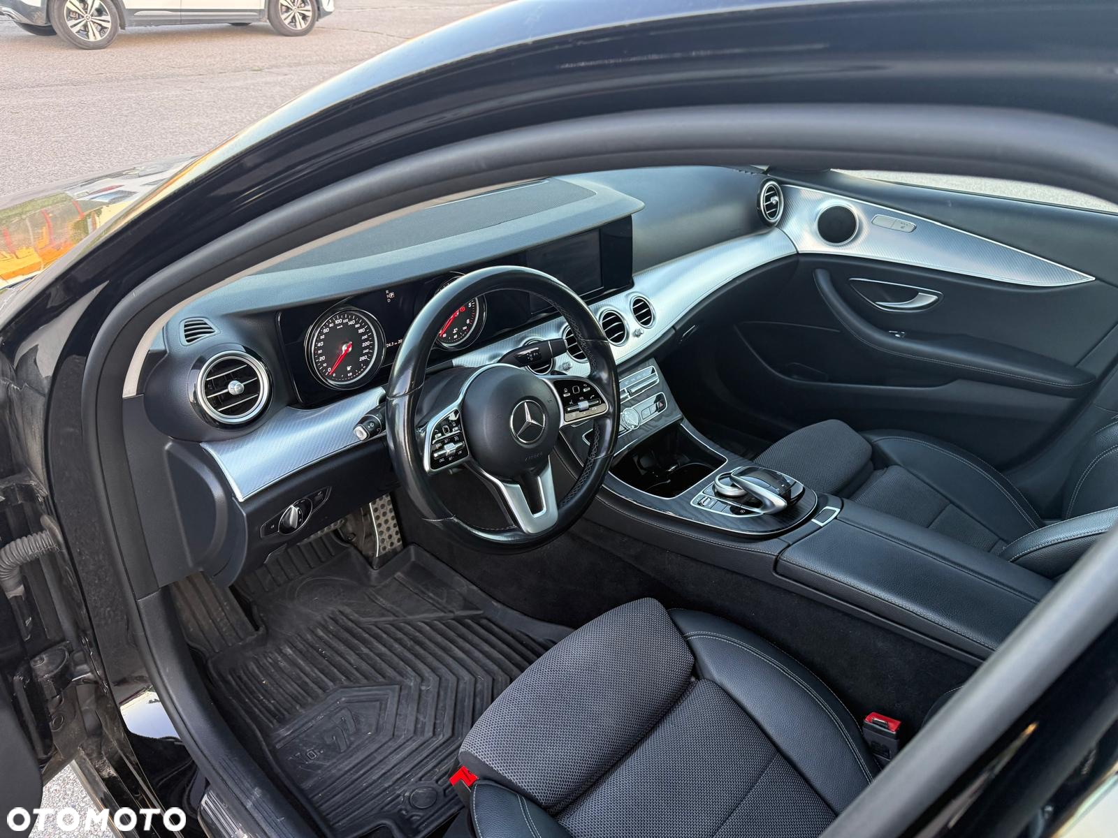 Mercedes-Benz Klasa E 220 d 4-Matic 9G-TRONIC - 16