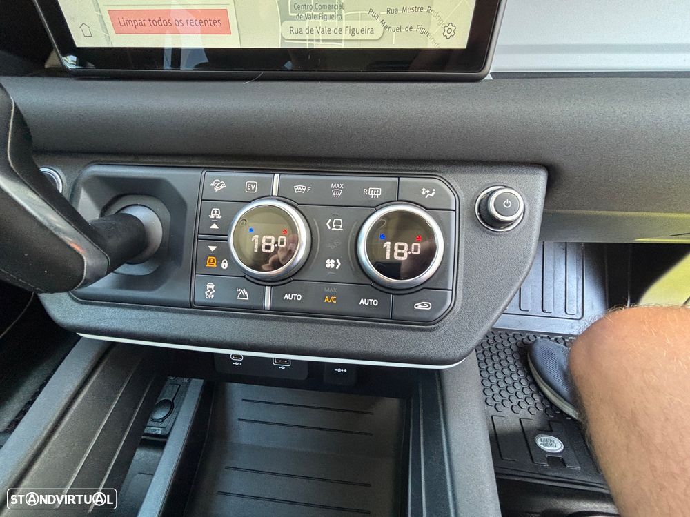 Land Rover Defender - 33