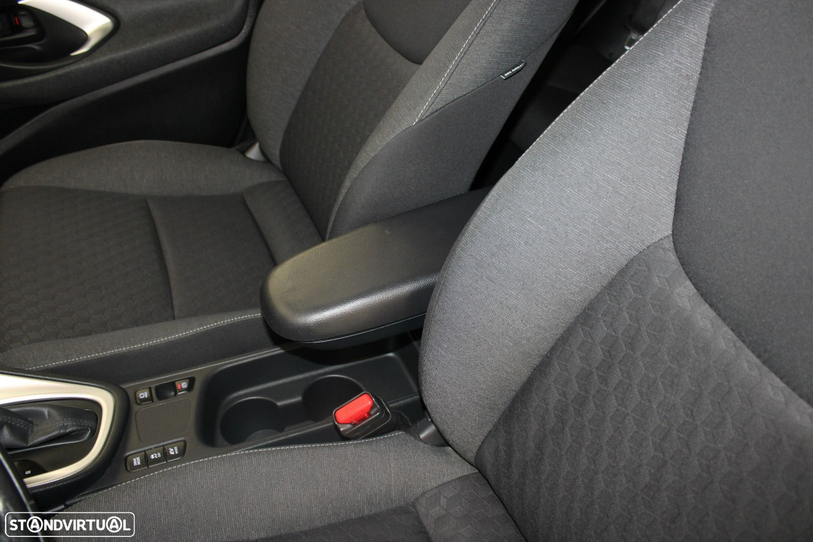 Toyota Yaris 1.5 HDF Comfort Plus - 20