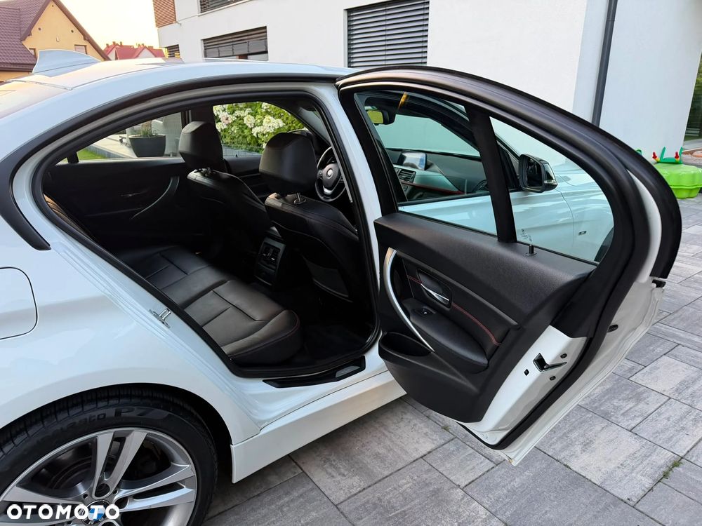 BMW Seria 3 320d DPF Edition Sport - 20