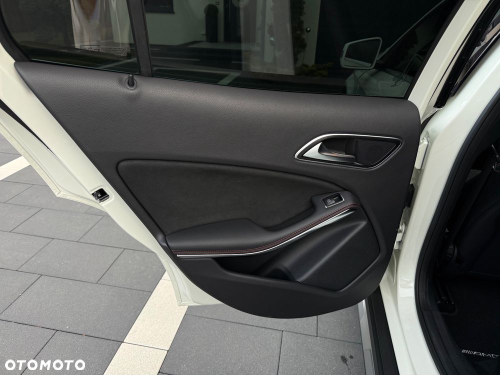 Mercedes-Benz GLA 200 AMG Line - 26