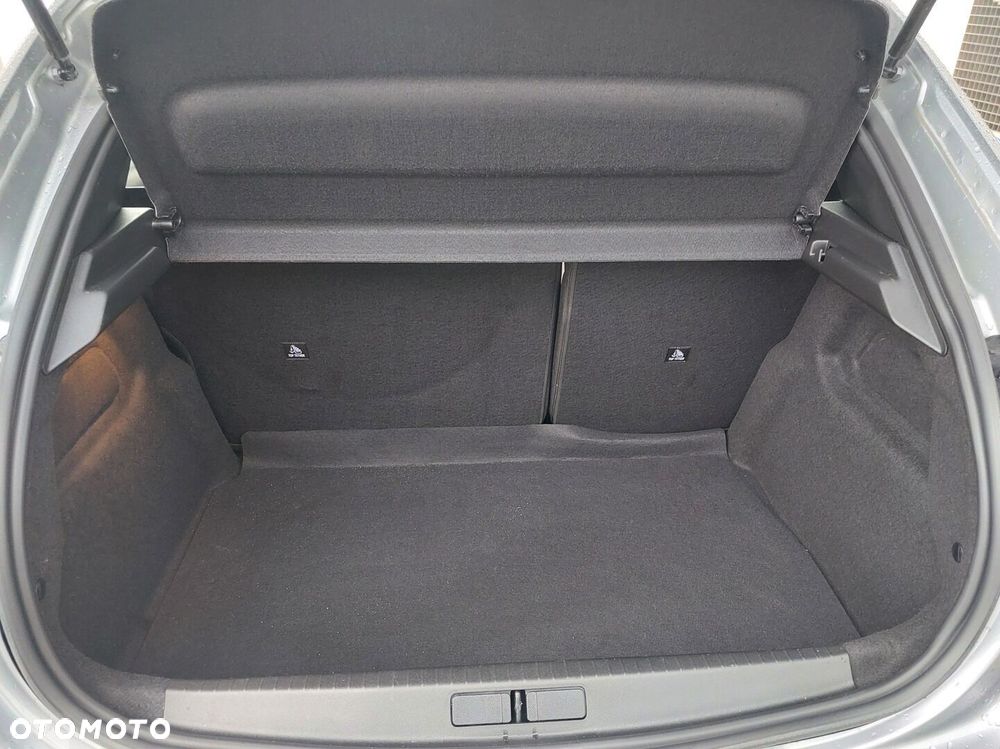 Peugeot 208 - 8