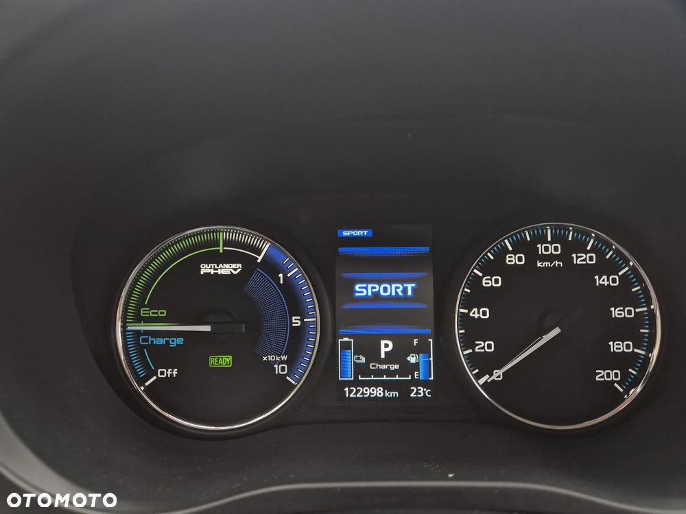 Mitsubishi Outlander - 20