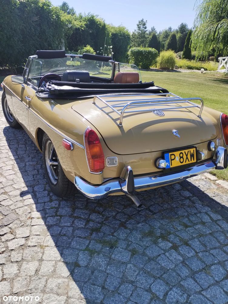 MG MGB - 12