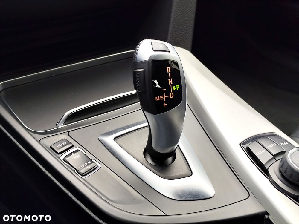 BMW 3GT 318d Business Edition - 22