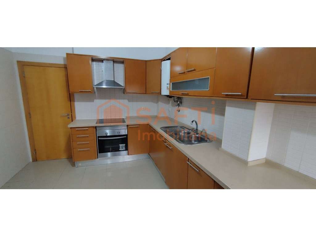 Apartamento T3 em Rio de Mouro - Grande imagem: 2/23