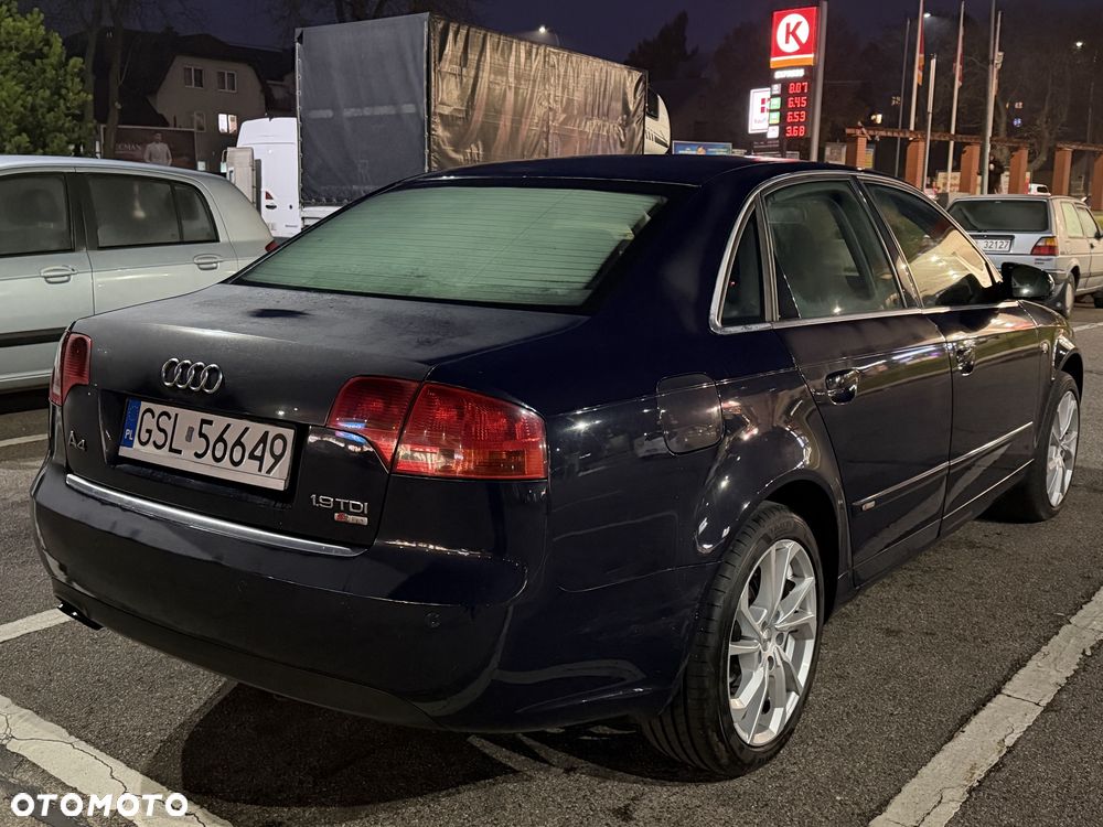 Audi A4 Limousine - 4