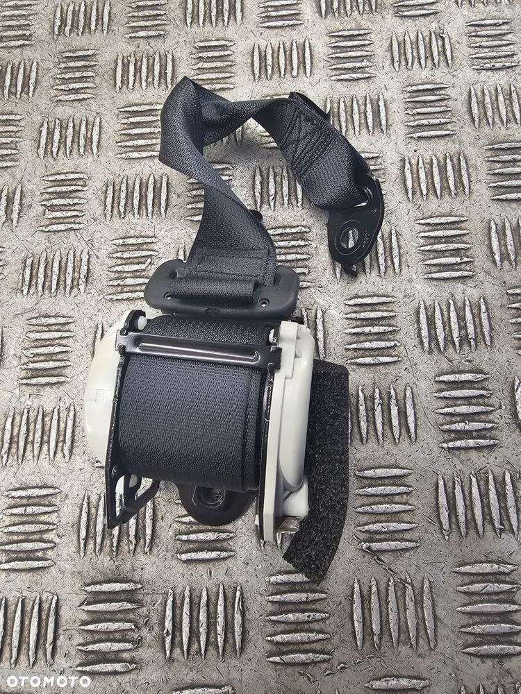 suzuki s-cross pas bezpieczeństwa prawy tył tylny 23r 84960-61m02 - 1